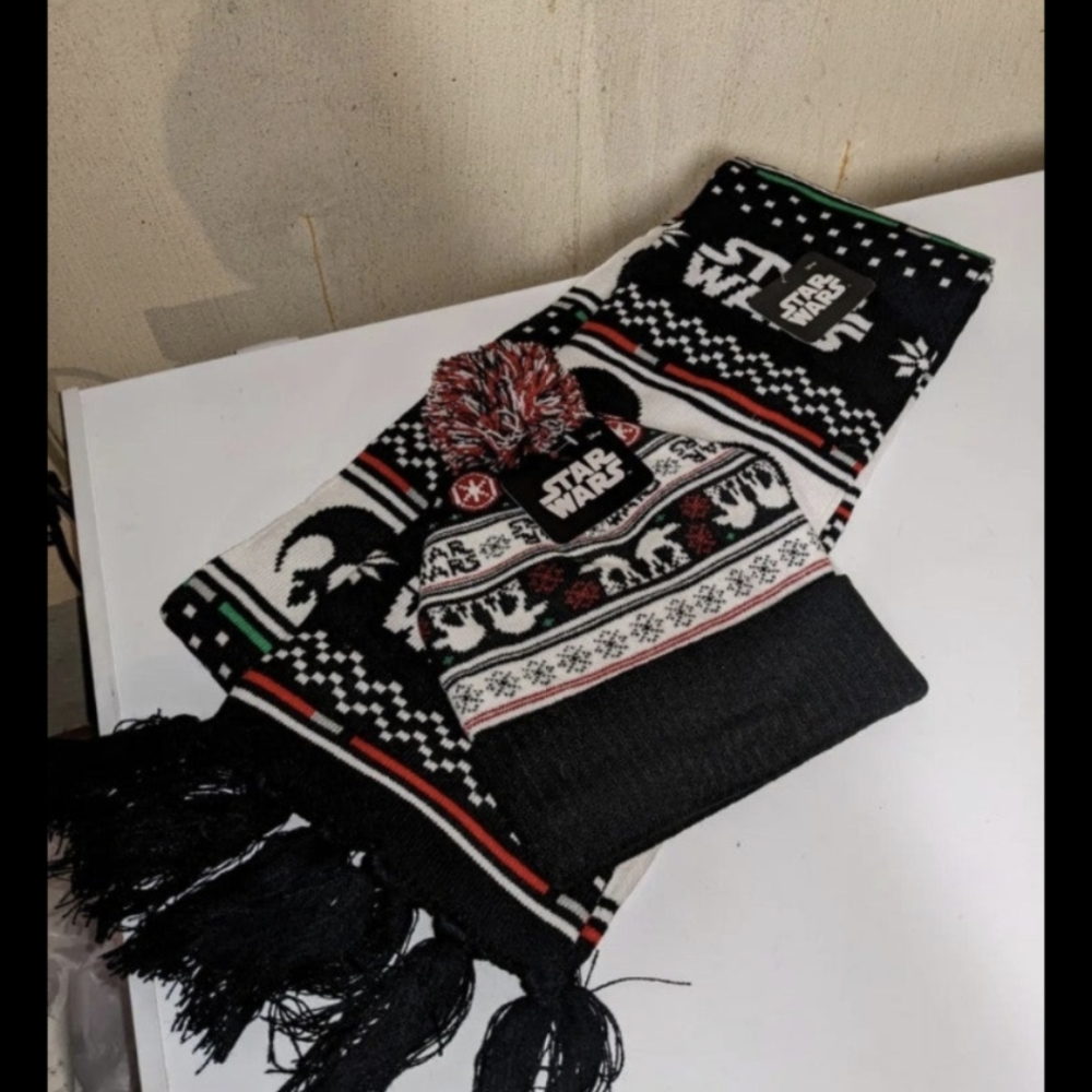 STAR WARS LOOT CRATE Exclusive Scarf 80” & Beanie Hat NWT